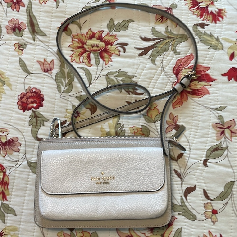 Kate Spade cross body bag.  8” x 5”.